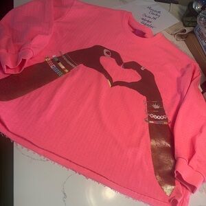 Queen of sparkles Pink sweatshirt with Heart Design friendship bracelet